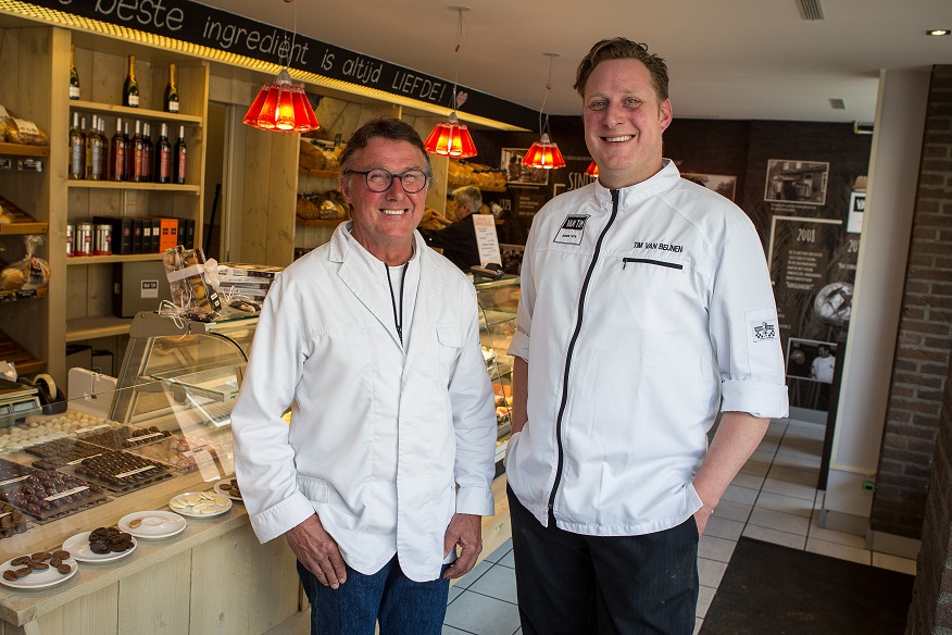 Vader Hans en zoon Tim van Beijnen hebben een nieuwe vestiging in Oosterhout geopend. Foto: Peter Roek
