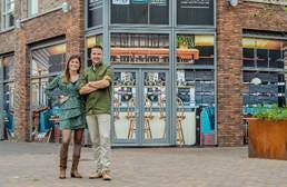 Kris Huijsman (24) en Zoë Haket (27) openen vandaag de deuren van Bakkerij Huijsgemaakt.