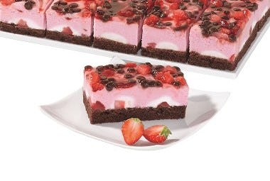 Vegan aardbeiengebak van Patisserie Unique.