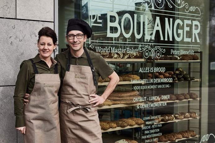 Natasja en Peter Bienefelt voor hun eerste échte bakkerswinkel: De Boulanger.
Foto: Bienefelt