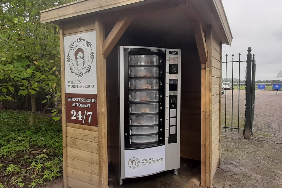 De worstenbroodjesautomaat van Willie’s Worstenbrood in Udenhout. Foto's: Willie's Worstenbrood