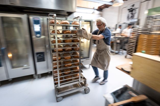Karel Goudsblom gooit er ook in deze moeilijke tijd weer nieuwe energie in, maar hij maakt zich zorgen.