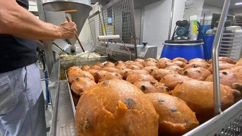 De oliebollen van Bakkerij Vliegendehond in Wolvega zijn de beste van Friesland. Foto Facebook