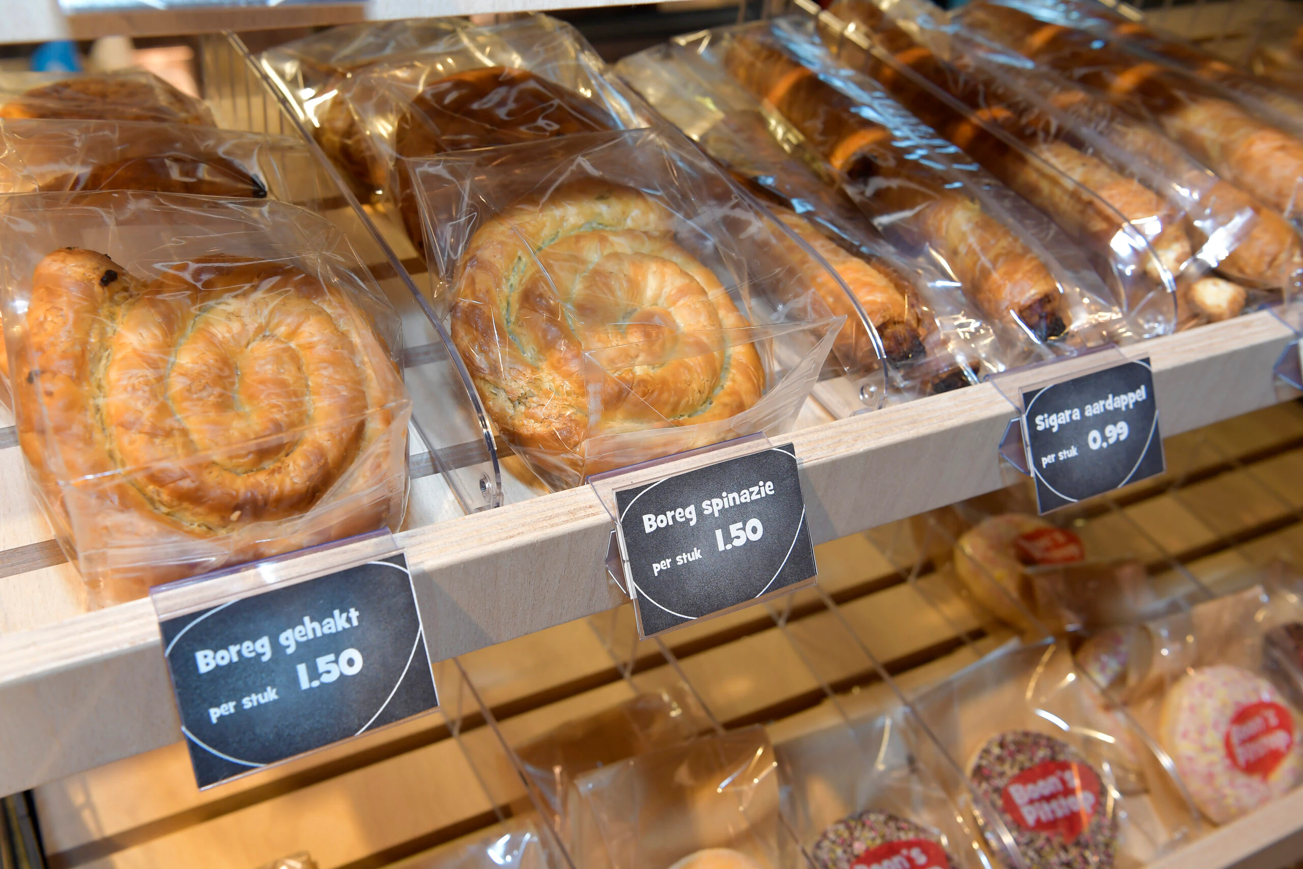 Wanneer supermarkten deze hogere kosten voor hun kiezen krijgen, hangt af van de duur van de contracten met de fabrikanten.
Foto: Df