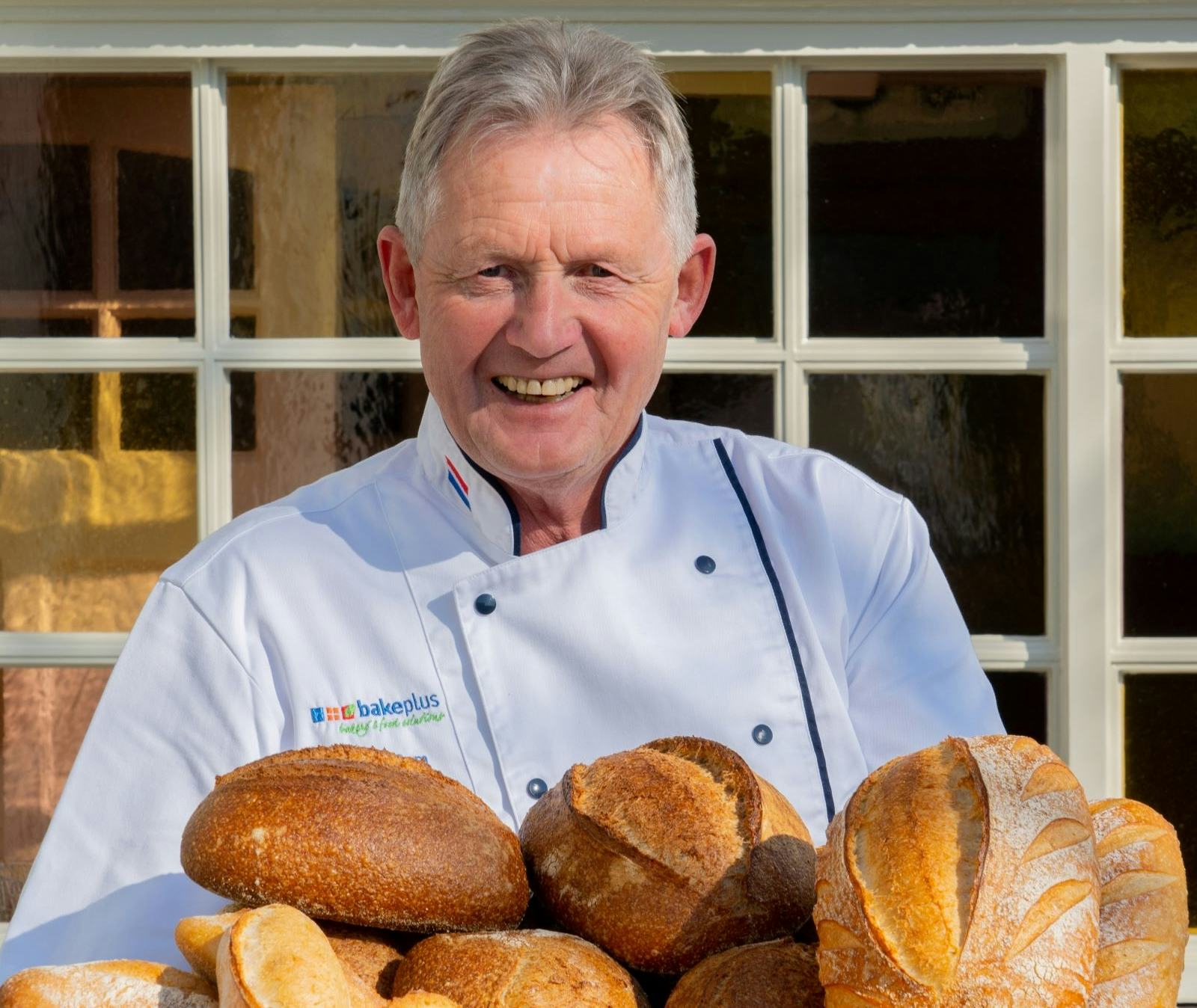 Hoewel Hans Som officieel met pensioen is, blijft hij druk met het trainen en coachen van talentvolle bakkers.
Foto’s: Jan Willem Schouten