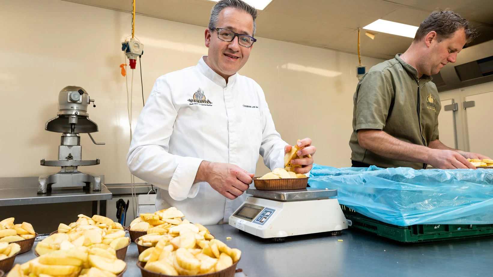 Heel blij is ondernemer Christiaan van de Vegt met de aankoop van een bakkerij in Werkendam. Foto: Herbert Wiggerman
