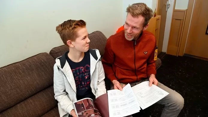 Banketbakker Nico Dorgelo met zijn zoon Nick. Foto: Verborgenvallei.com