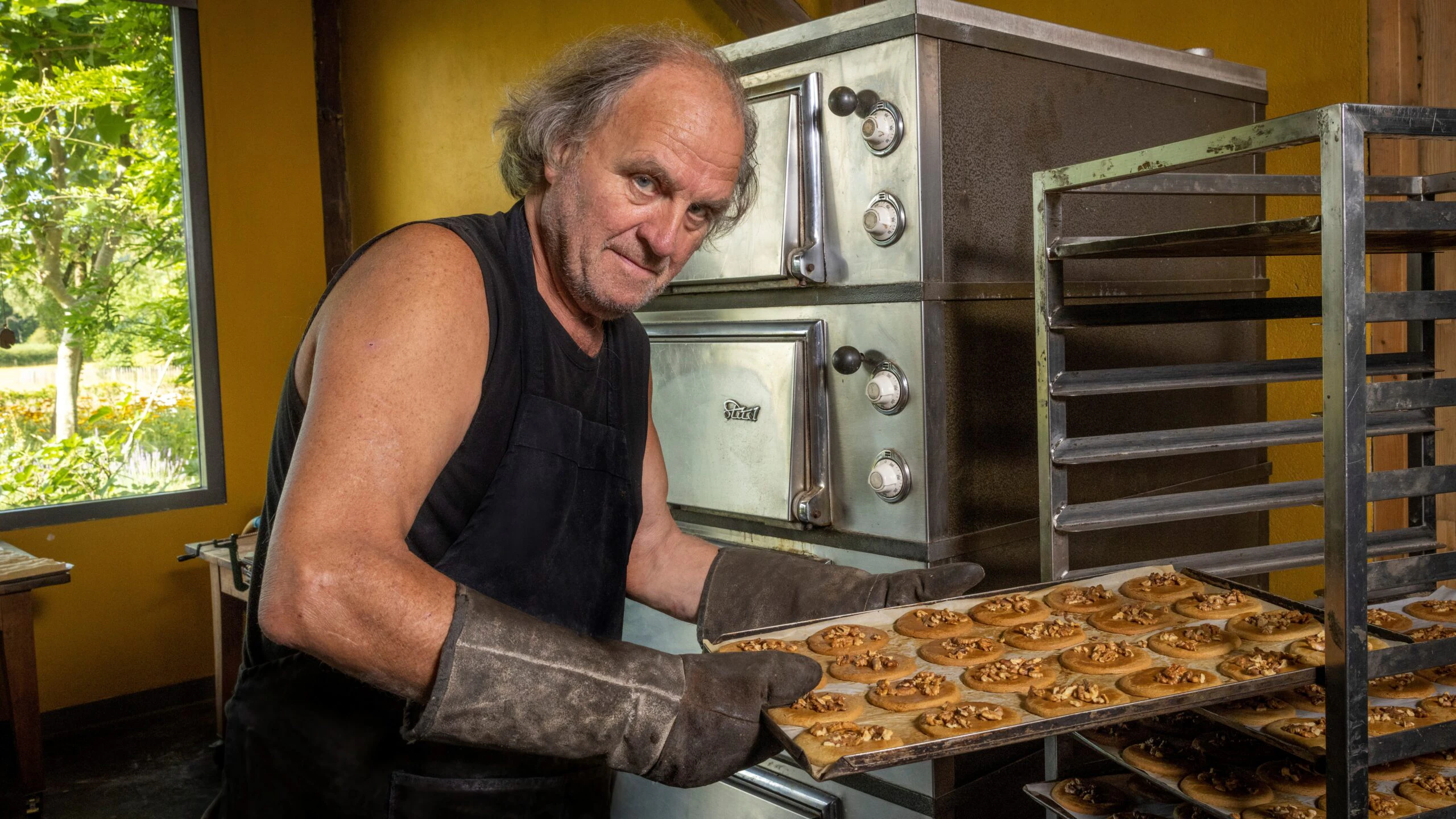 Ton IJsseldijk heeft de Stud-oven voor een paar honderd euro in gebruik kunnen nemen.
Foto's: Koos Groenewold