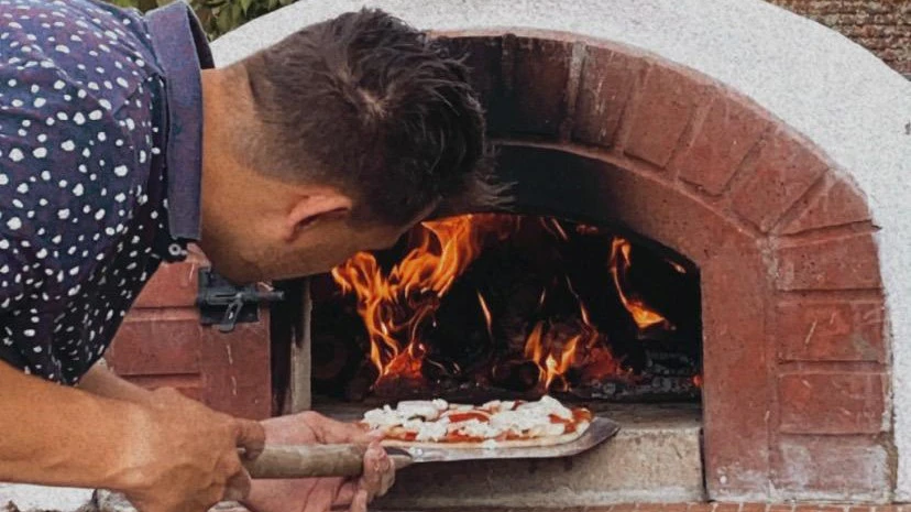 Pizza’s uit de houtgestookte oven, gemaakt met lokale streekproducten van de verschillende markten uit de omgeving.
Foto's: Mark Wils