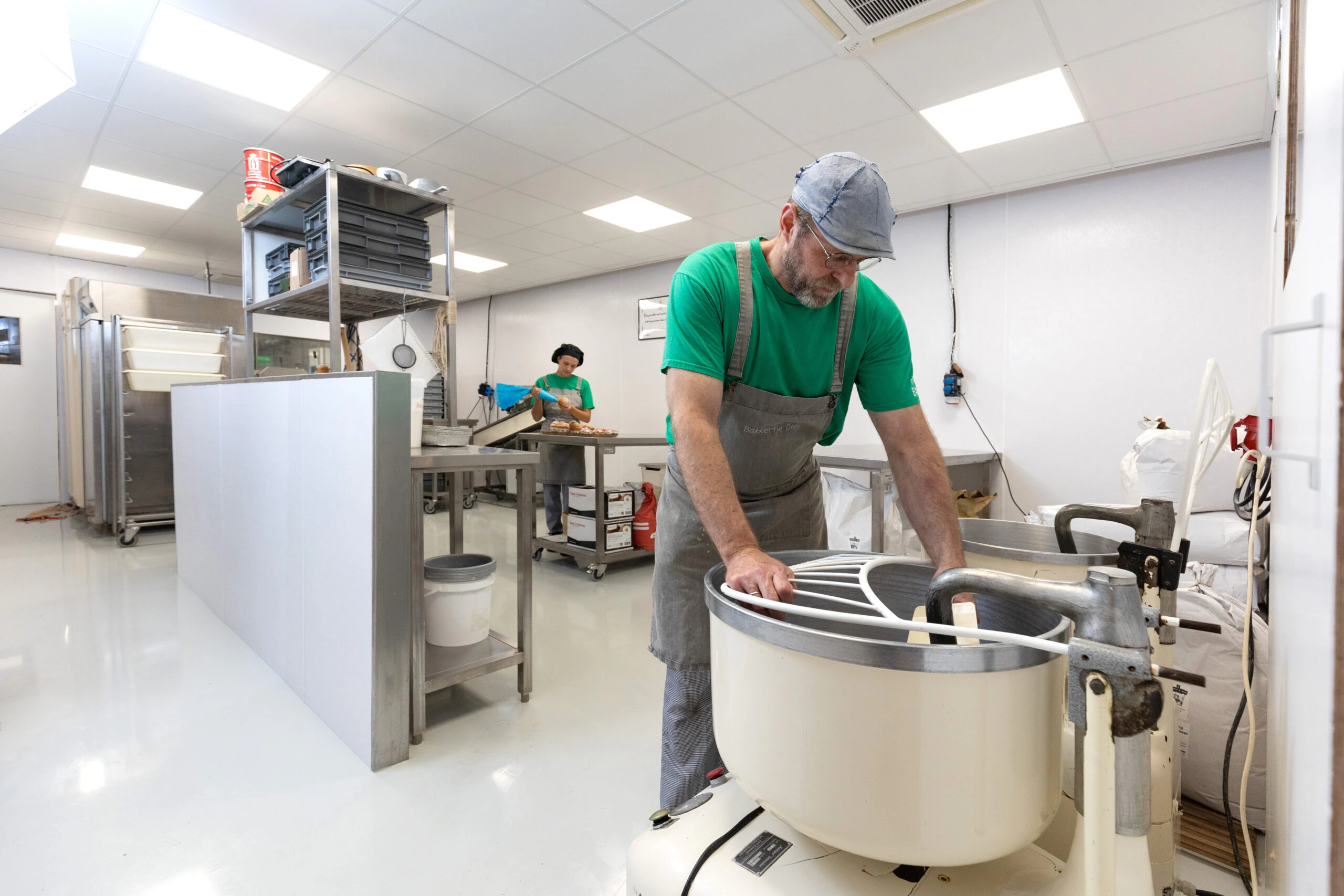 De vegan bakkerij is tegelijkertijd een kweekvijver voor het opleiden van nieuwe medewerkers. 'Daar maak ik een dag in de week voor vrij.'