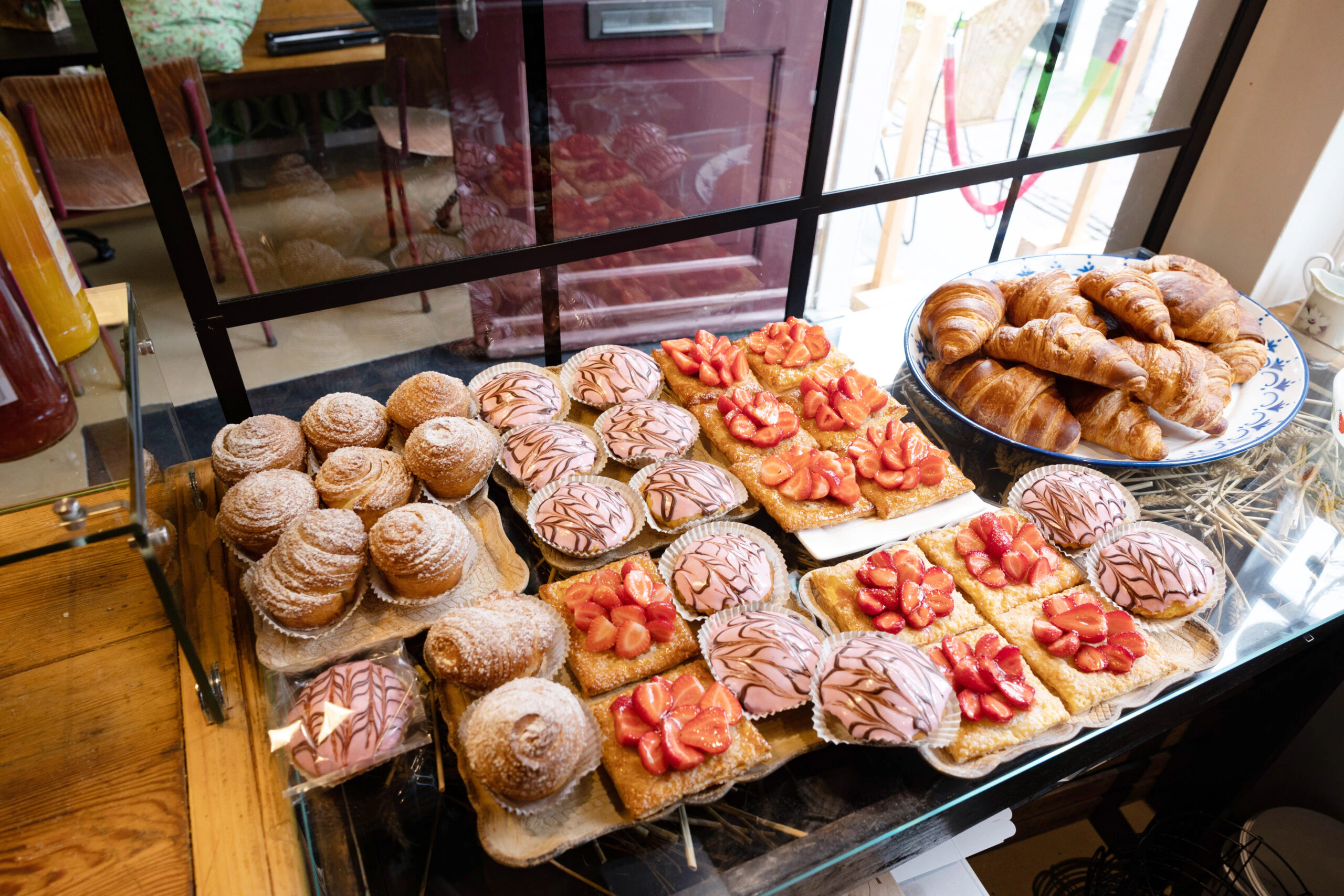 Het vegan-assortiment bij De Vegan Bakker is ruim en varieert geregeld van samenstelling.