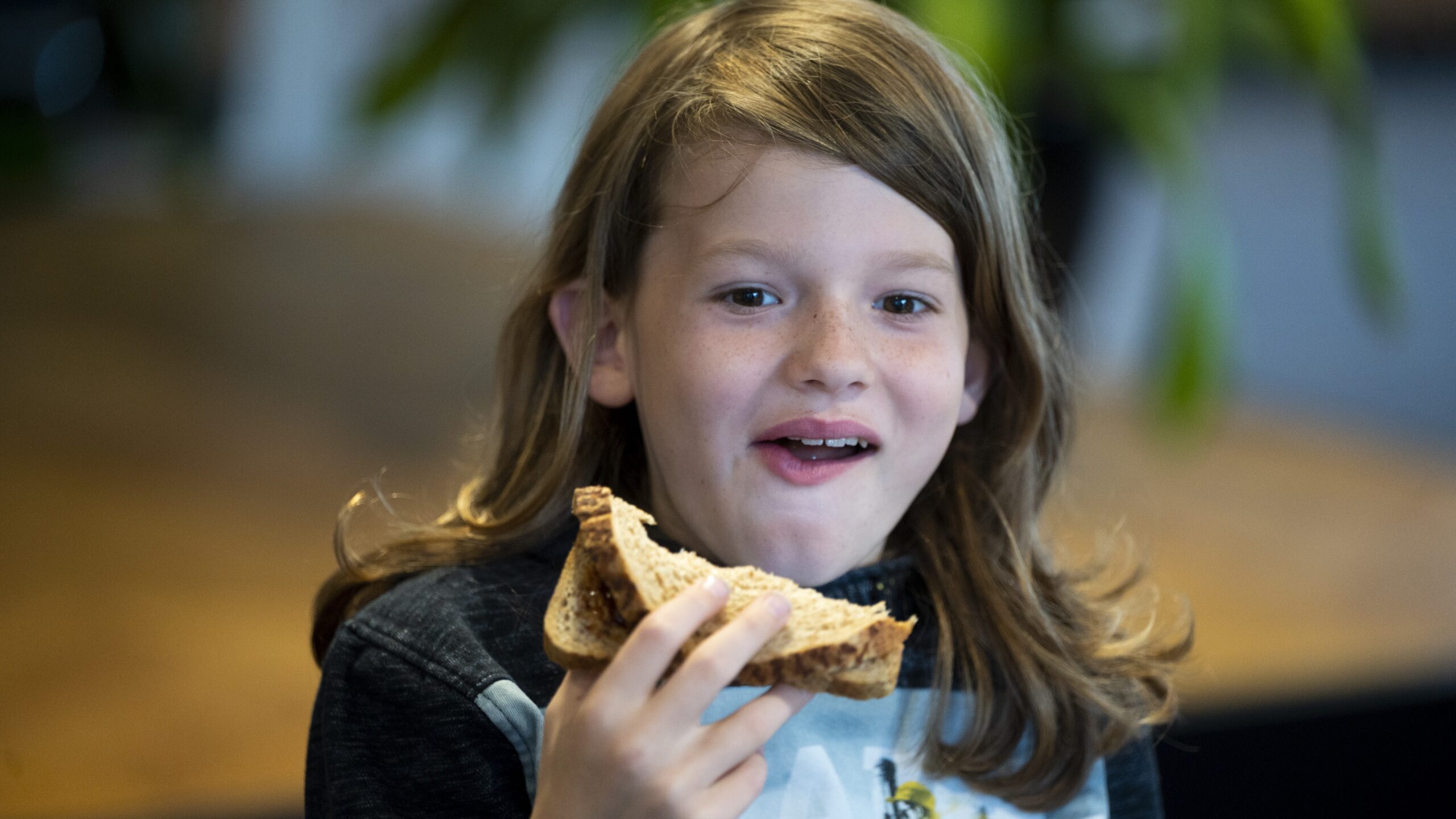 Schoolkinderen  tijdens het Burgemeestersontbijt op het gemeentehuis van Amsterdam. 
Foto: ANP/Evert Elzinga