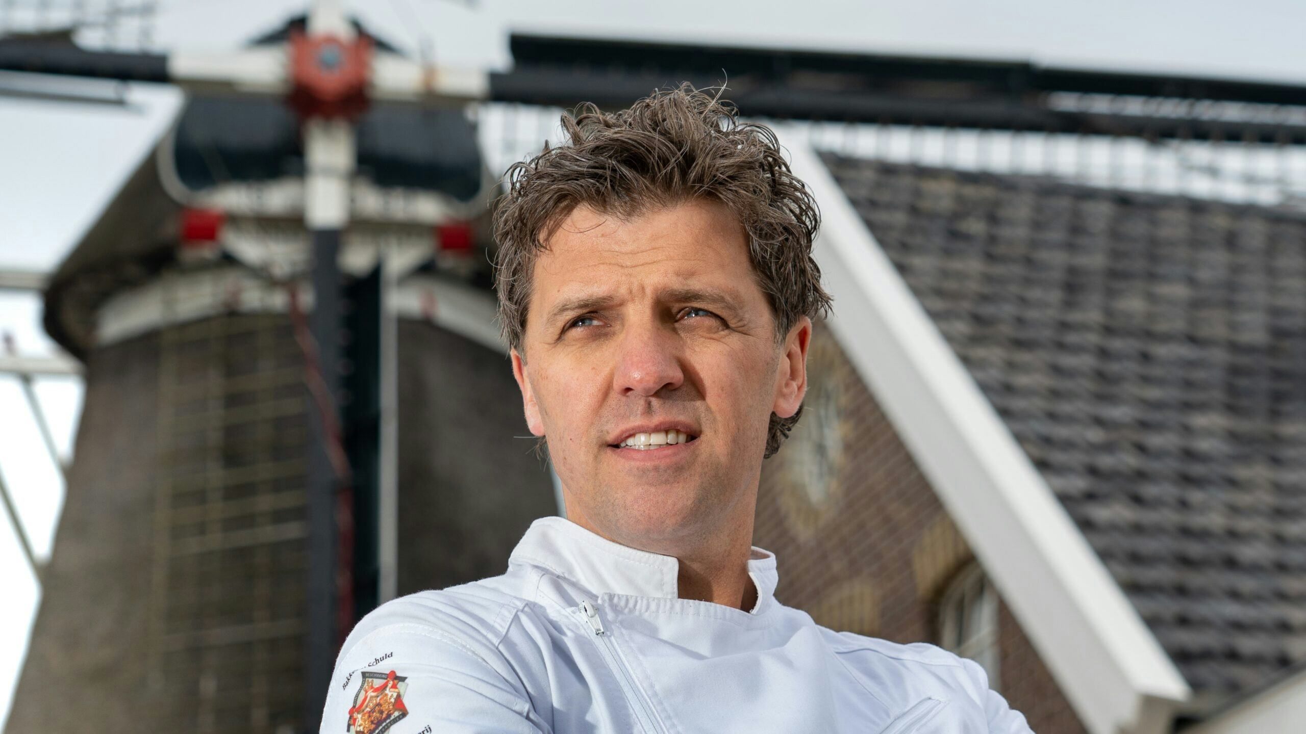 Jan-Aart Schuld ontvangt het Genootschap. Foto: JAWS