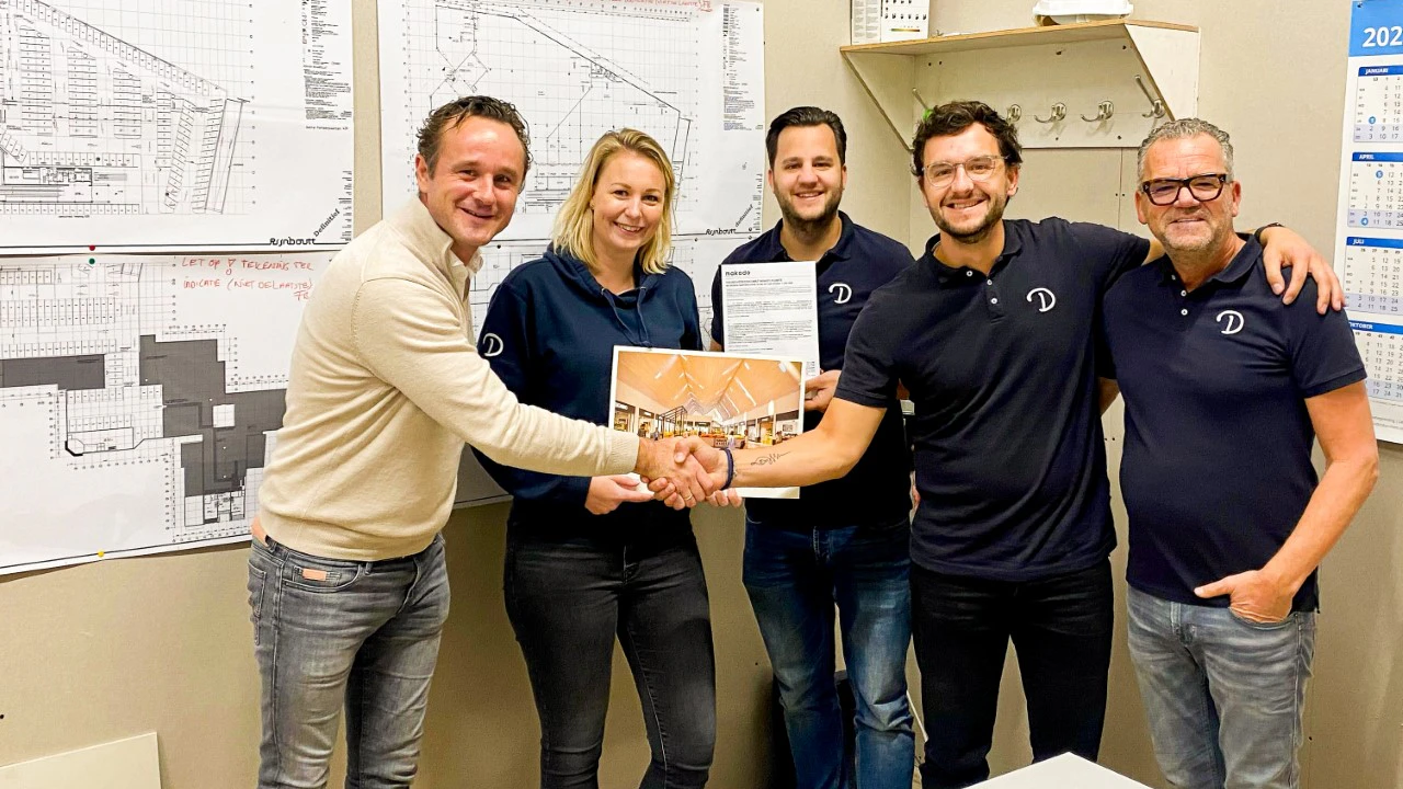 Op de foto van links naar rechts: Jourik Pos (Makado), Anne, Barry, Peter Jr. en Peter Sr. Dunselman.