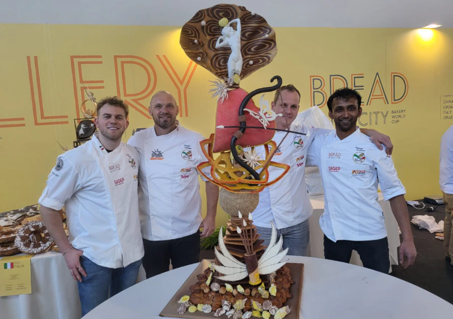 Het showstuk van Nederland staat.