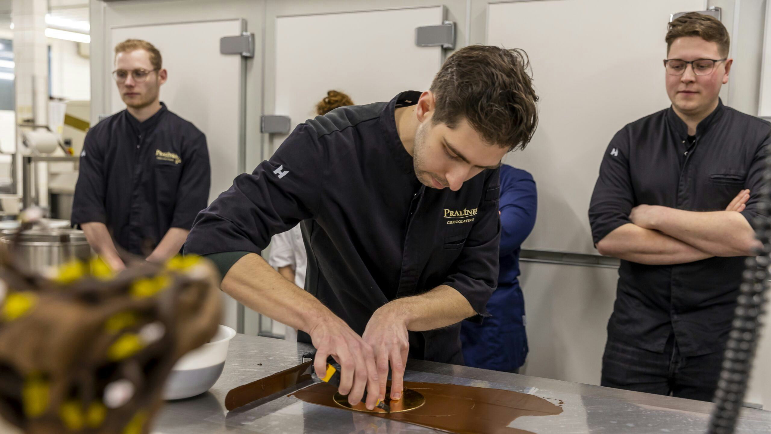 De deelnemers aan de Dutch Pastry Award zijn druk bezig met de voorbereidingen.
Foto: Dutch Photo Agency / Liesbeth Dingemans