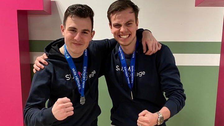 Het Summa Collega mag zich gelukkig prijzen met een eerste plaats voor Boulanger Damon van den Berg (r) en een tweede plek voor patissier Willem van de Ven, net onder Jorn Nieuwenhuis (zie foto's van Jorn verderop). Foto: Mark Wils