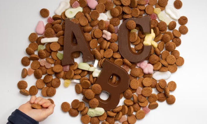 Chocoladeletters en pepernoten dit jaar 'peperduur', kleinere porties kunnen helpen