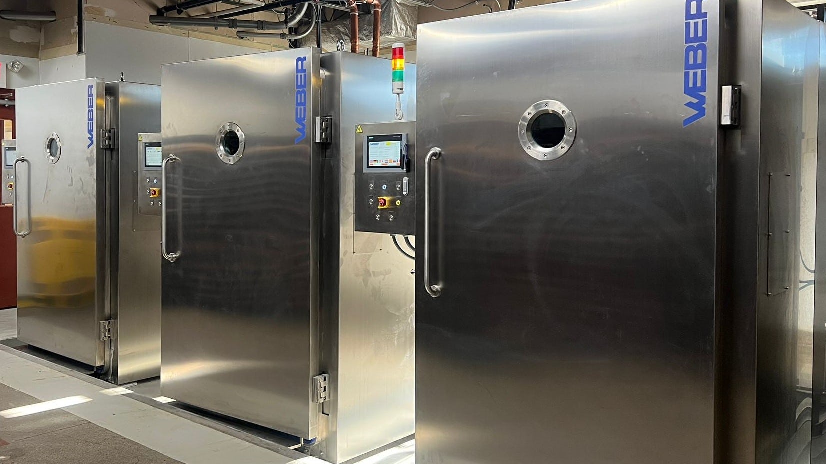 Een voorbeeld van vacuumkoelers. Bij grote bedrijven kunnen er een aantal op rij worden geplaatst. Foto: archief Bakkerswereld