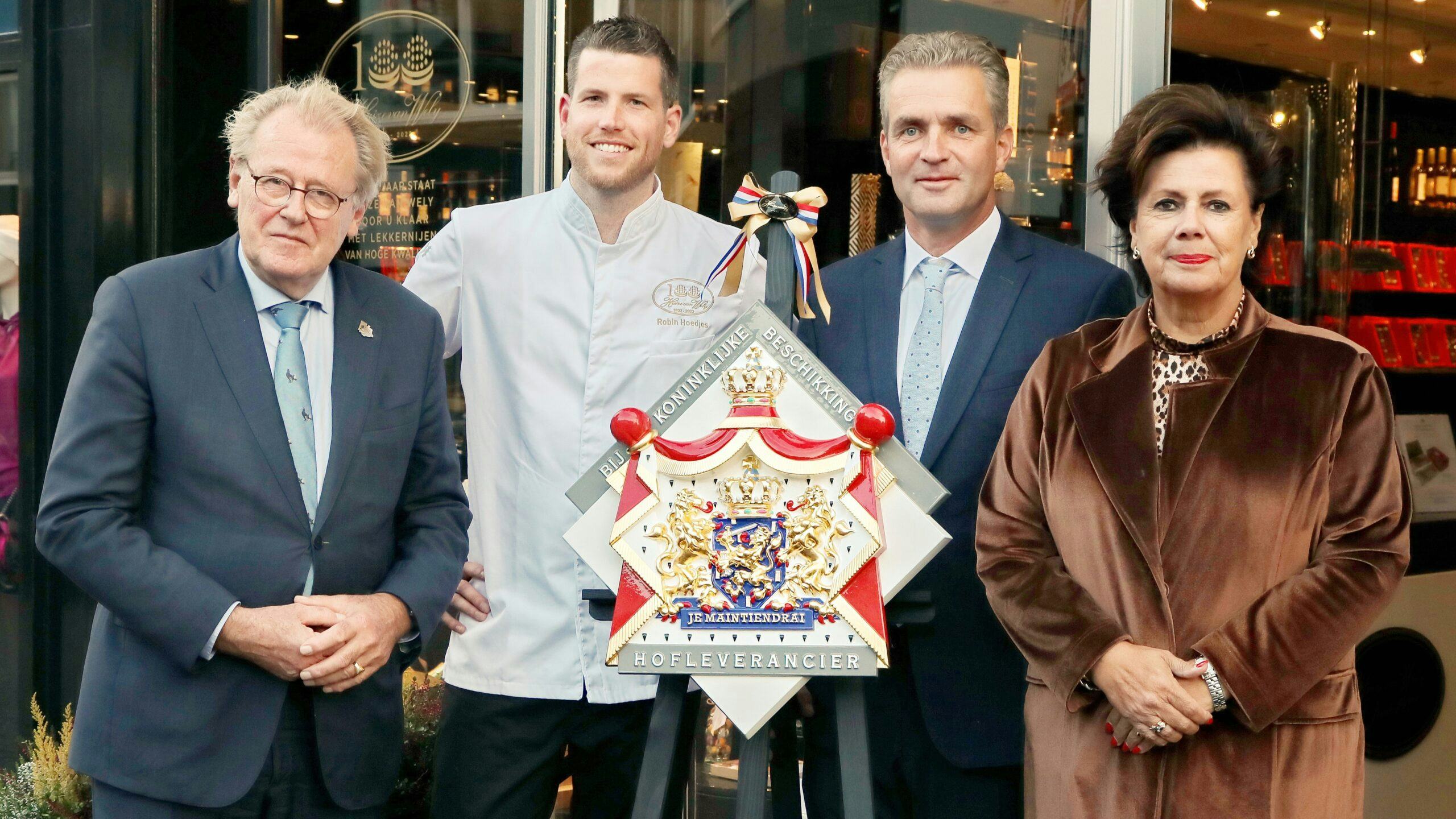 Commissaris der Koining Jaap Smit, burgemeester Wendy Verkleij, directeur Joost Rotteveel en pastrychef Robin Hoedjes.