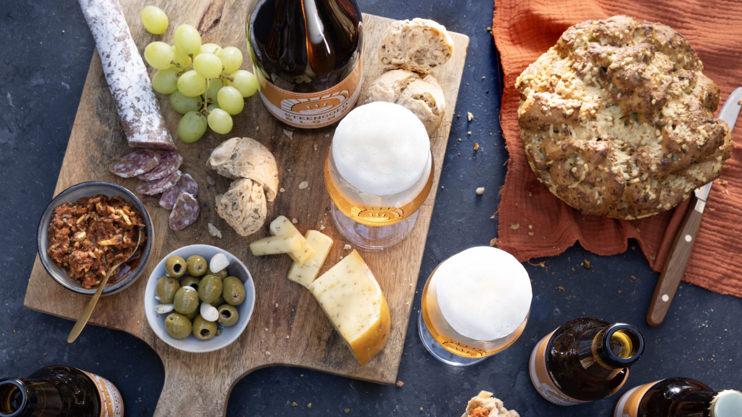 Borrrelmoment met brood en bier van Bakkerij 't Kraayennest.