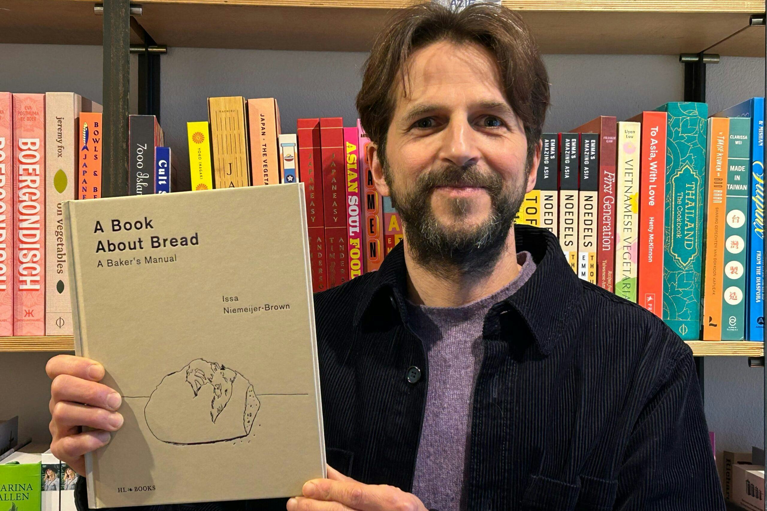 Issa Niemeijer-Brown wint prijs met boek over basisbakken