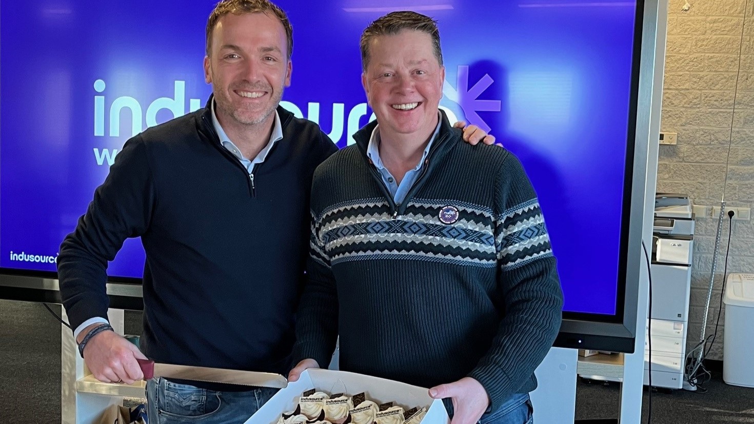 Wietse Nieuwenhuis (oprichter en CEO, links) en Erik Molenschot (Algemeen Directeur) tijdens de feestelijke interne bekendmaking. Eigen foto