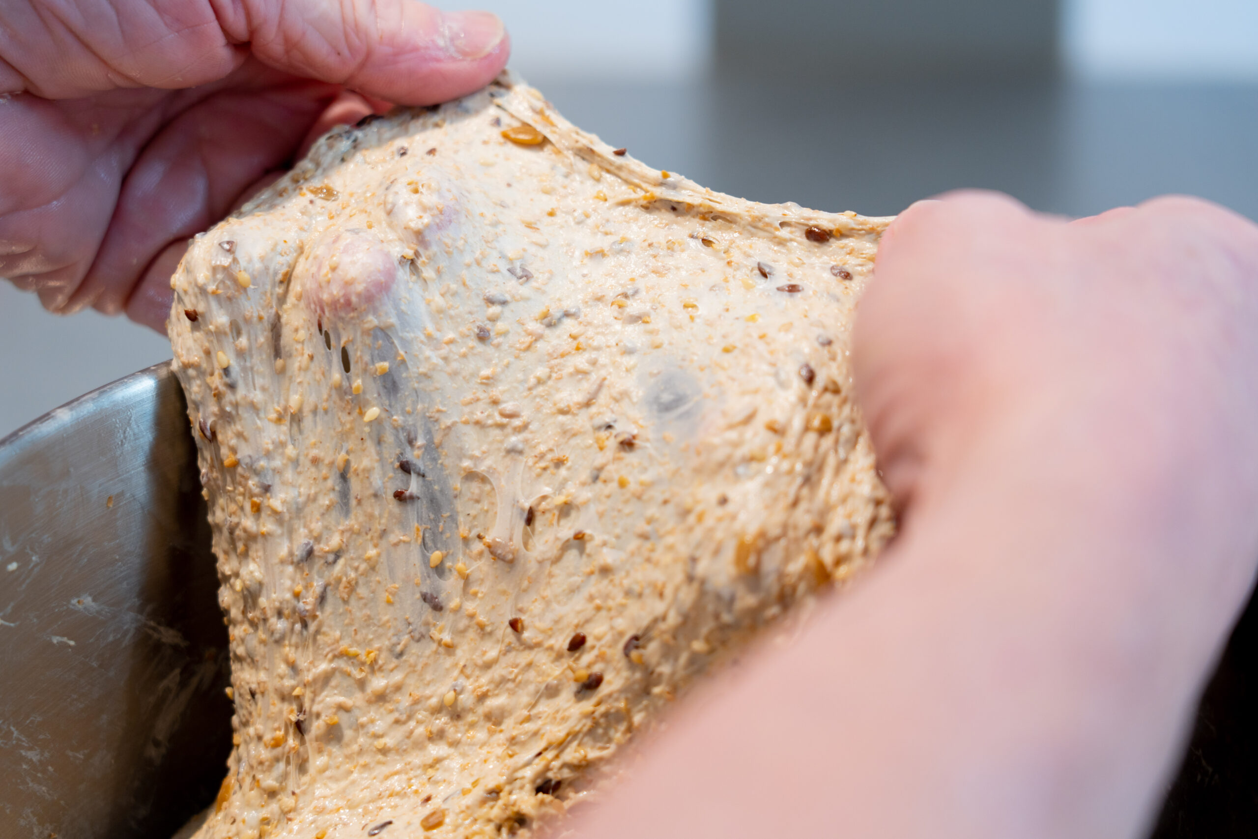 Soepel deeg kneden en vlies trekken.