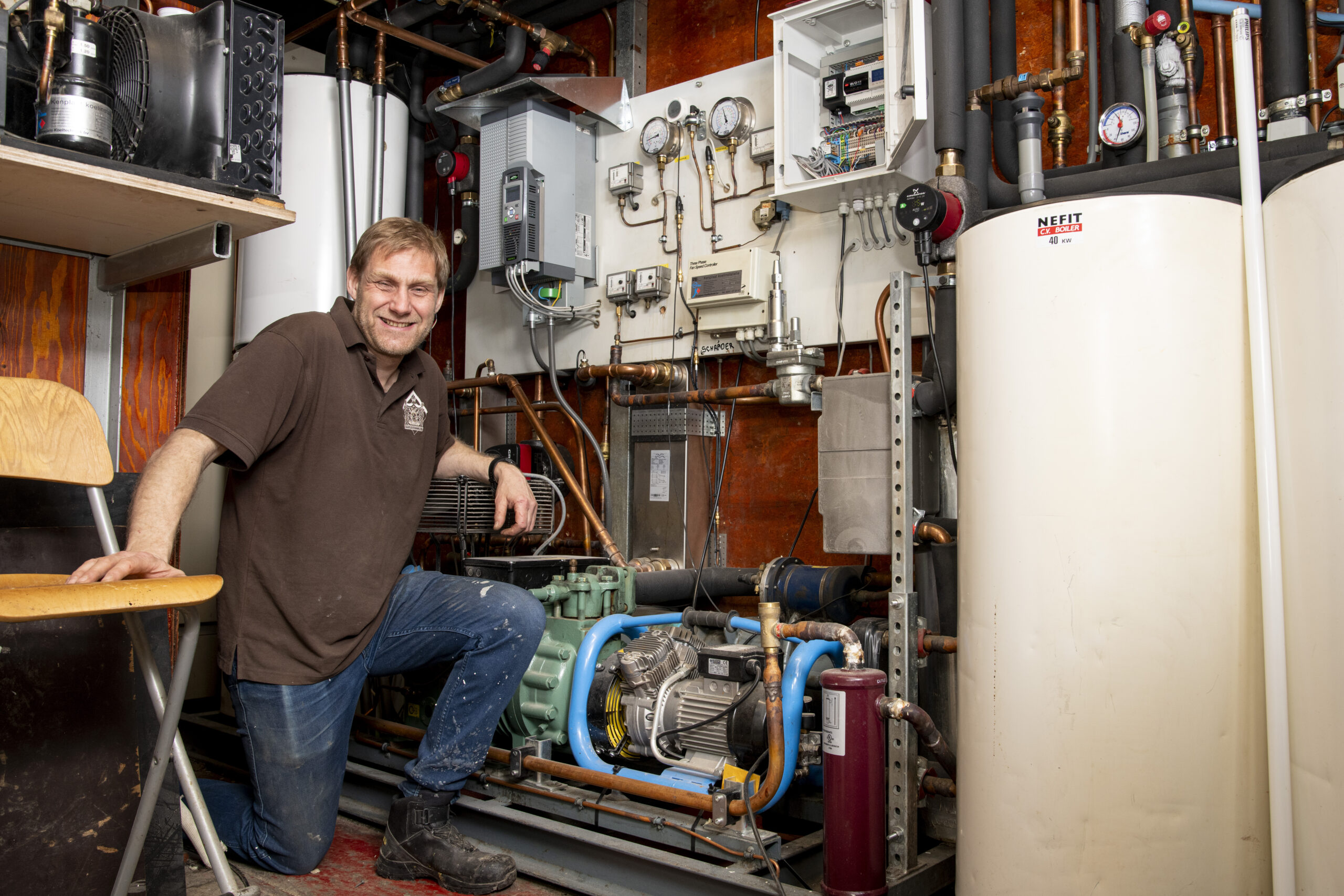 Willem Putter installeert alles zelf als het gaat om de energietransitie. Foto's: Wick Natzijl