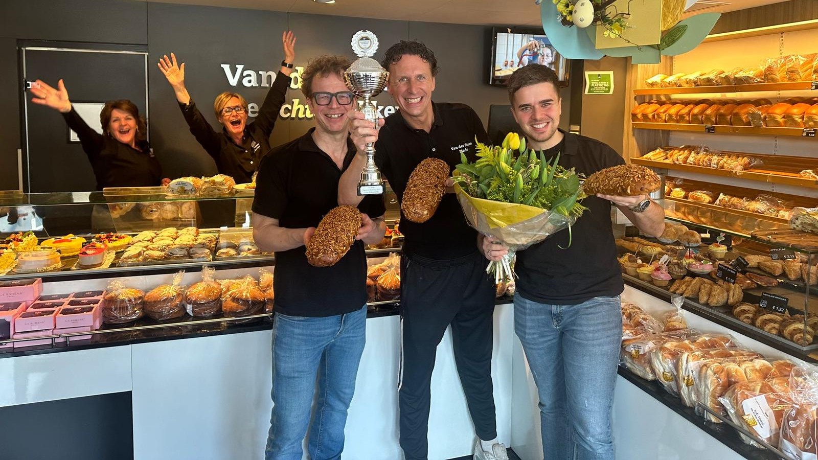 Van der Steen, De Echte Bakker uit Made is de winnaar van de landelijke Paasbroodkeuring.