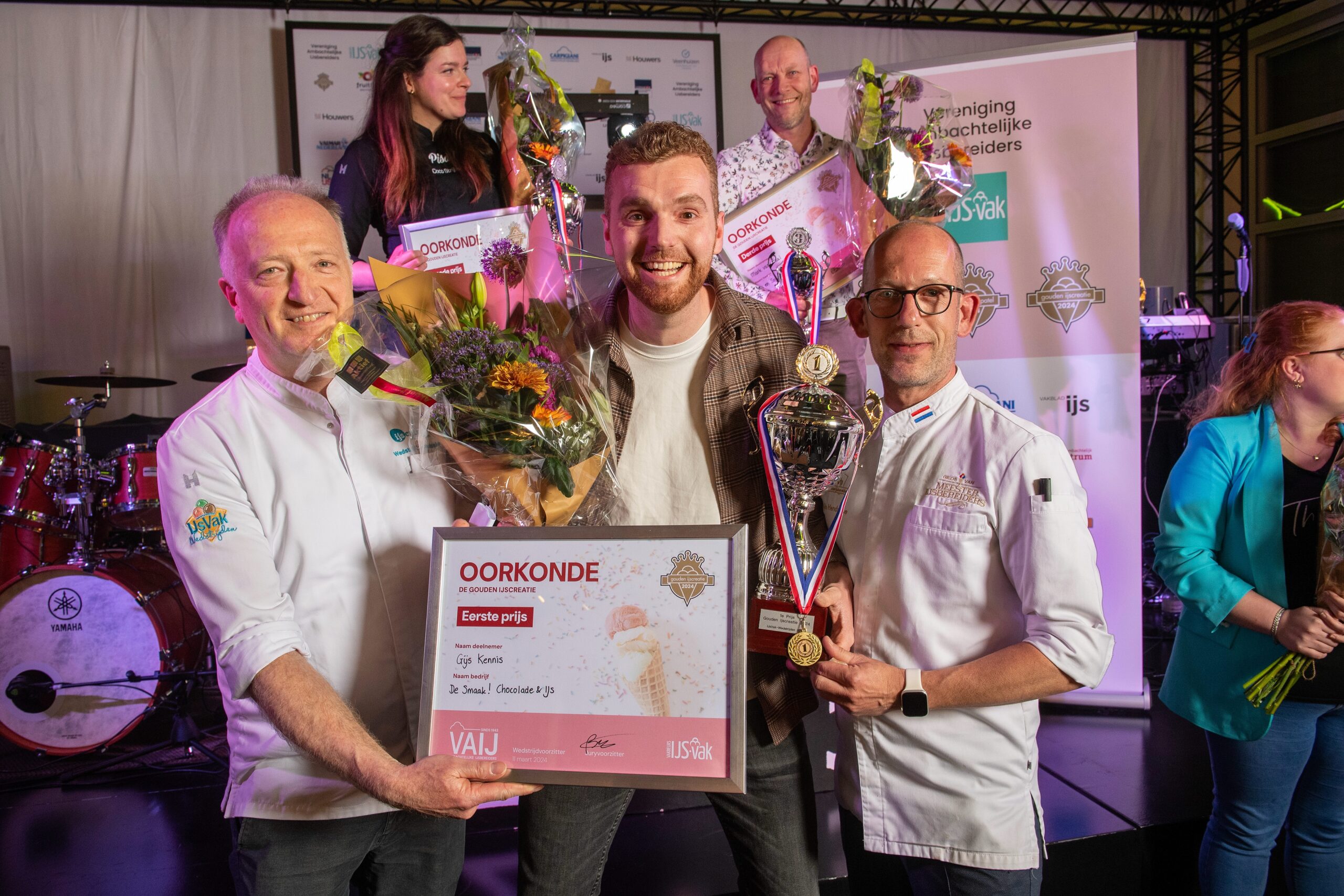 Gijs Kennis van De Smaak! Chocolade & IJs uit Eersel won de Gouden IJscreatie.
