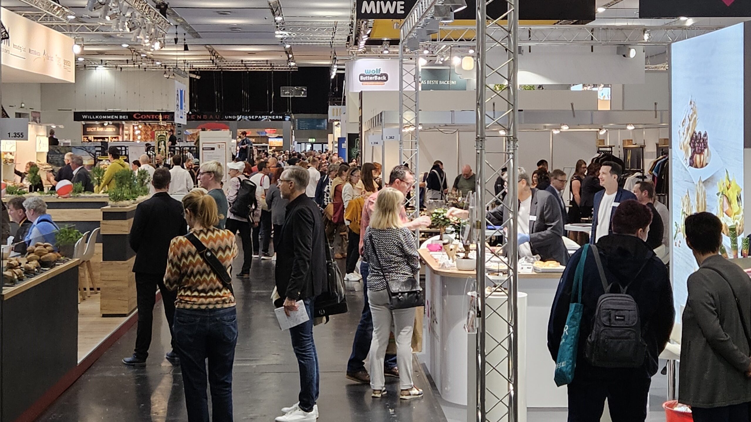 Drie dagen konden vakgenoten over de beurs in midden-Duitsland struinen. 
Foto's: Allard van Gent