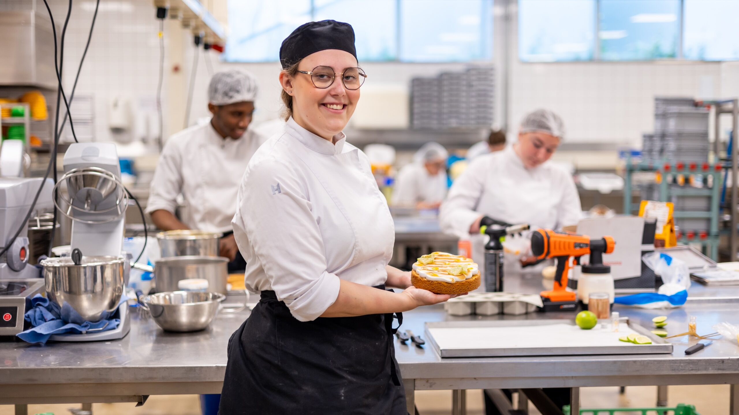 Fabiënne Wegman volgt een opleiding tot leidinggevende in de banketbakkerij. 'Ik wilde altijd al patissier worden.' Foto's: DPA