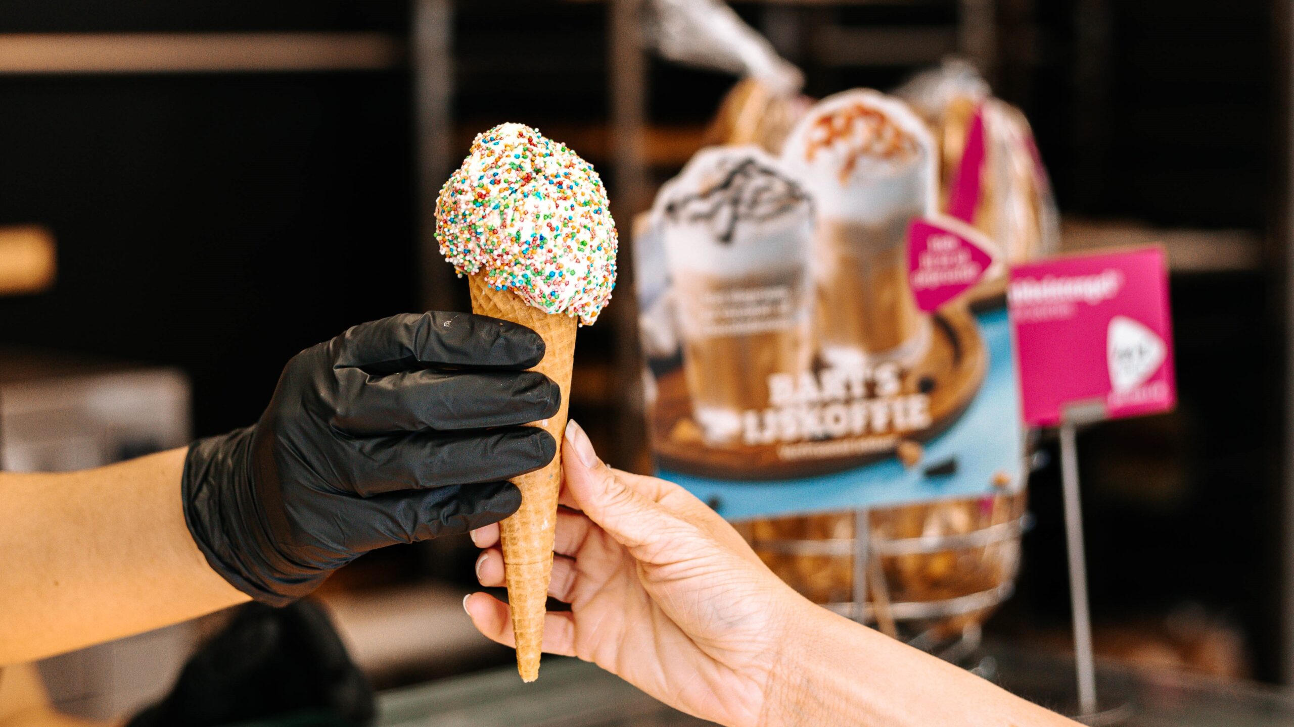 Bakker Bart test in 4 winkels de Heldro-ijstap.
Foto's: Bakker Bart