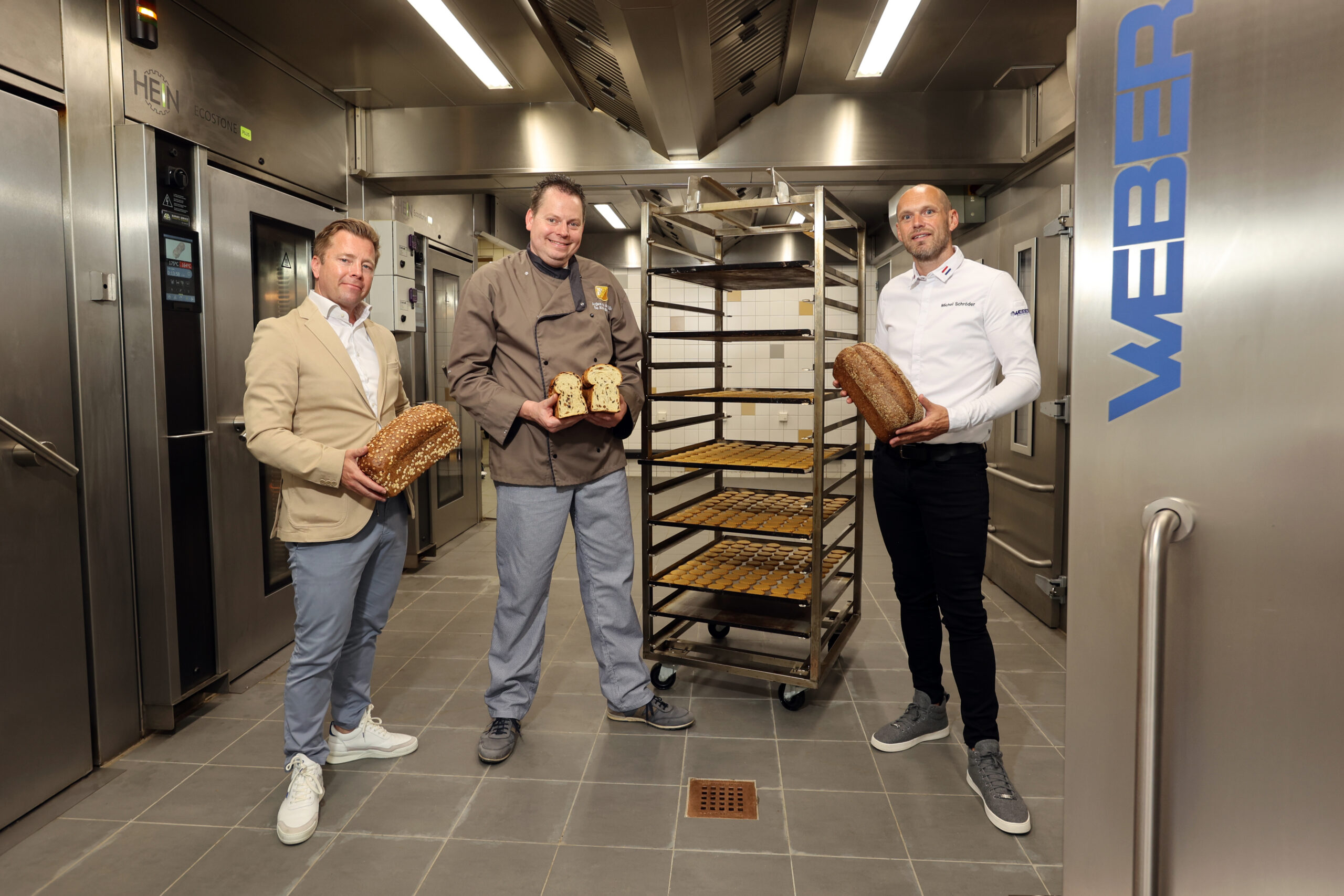 Léon van der Zee van Burnex Group met bakker Arjan van der Eijk en Michel Schröder van Weber.