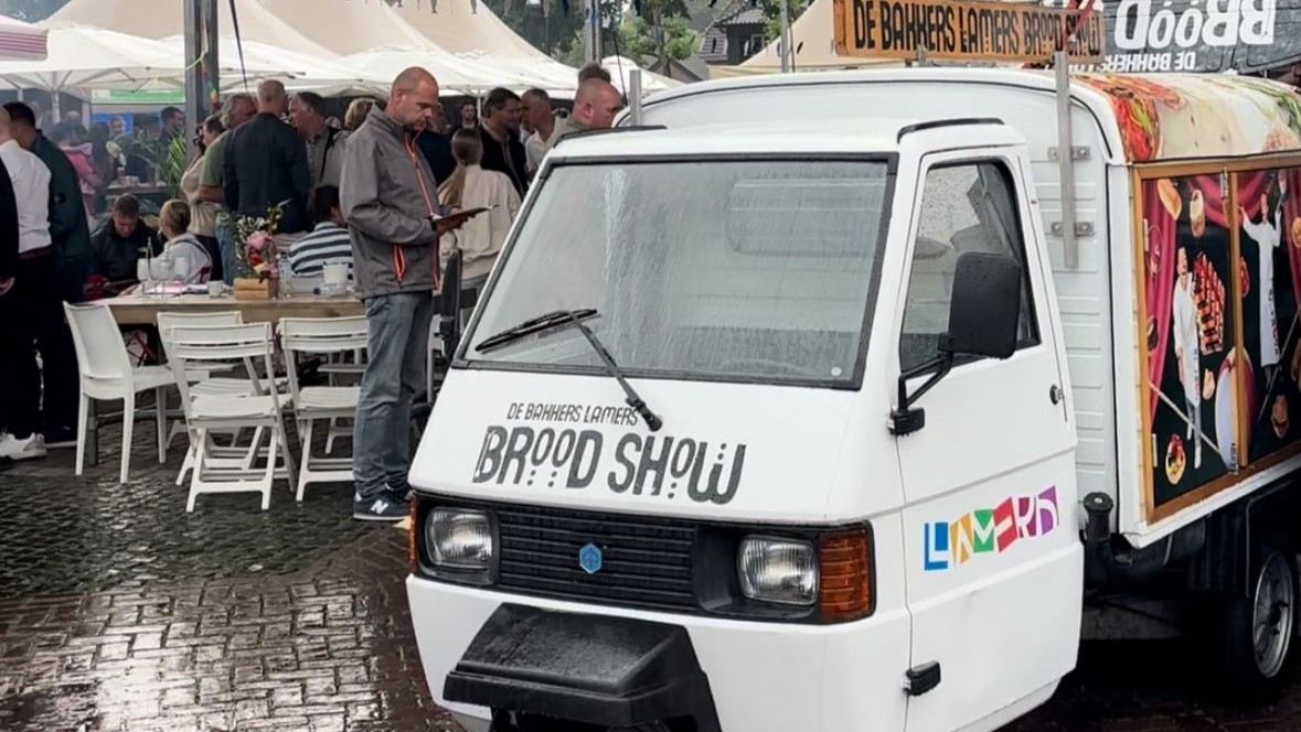De foodtruck van De Bakkers Lamers op een festivalterrein.