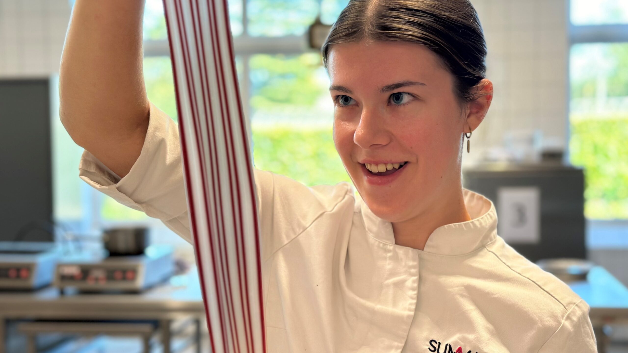 Ginger Brentjens traint momenteel voor WorldSkills, waarvoor ze onder meer een suikershowstuk presenteert. Foto's: Summa