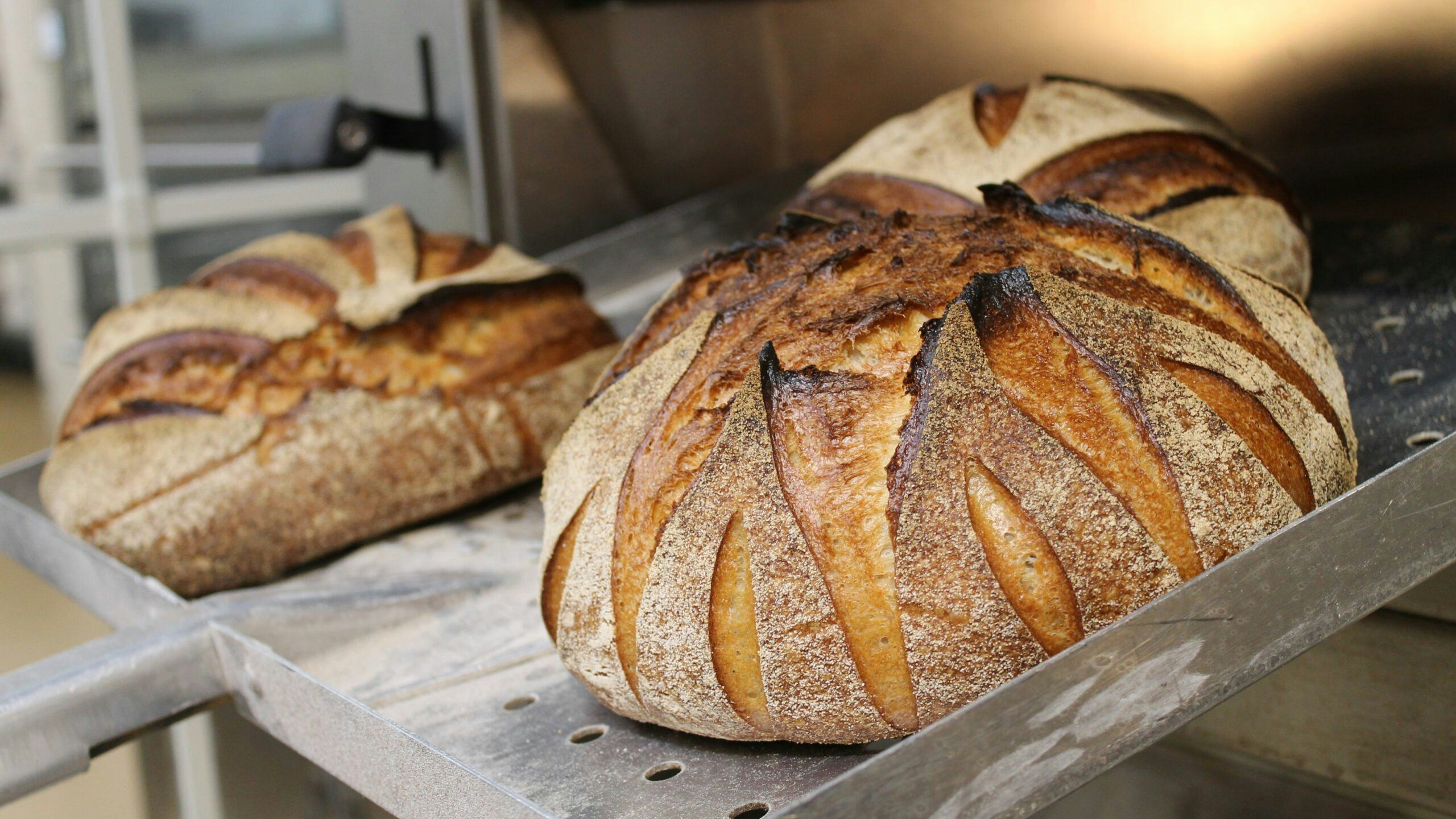 Kenmerkend voor de microbakkerijen is onder meer het werken met desems. Foto: BI