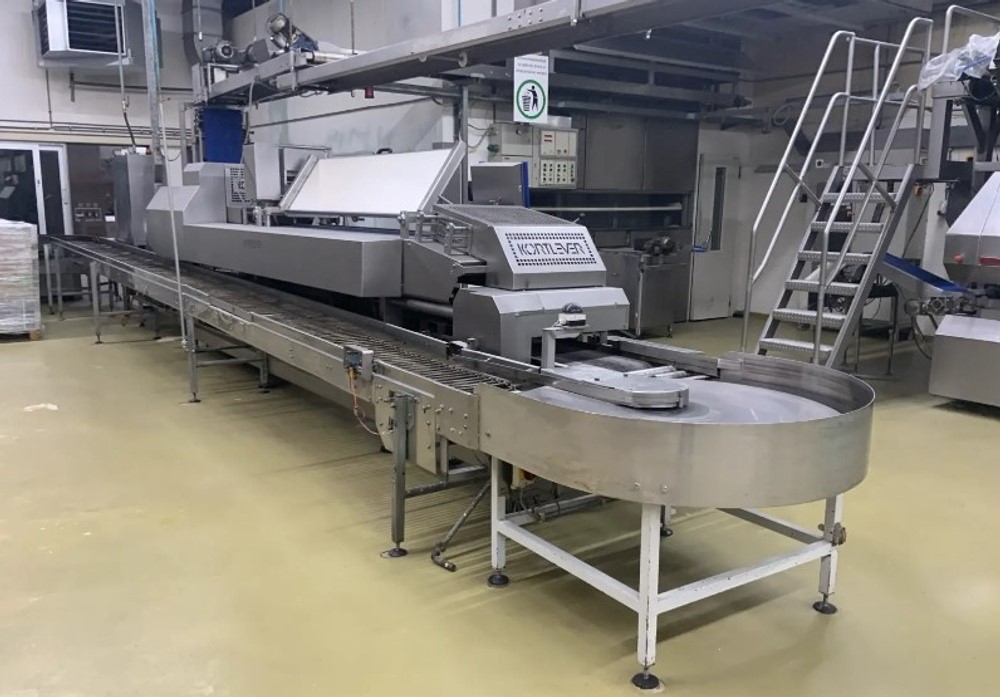 Complete broodlijn voor groot- en kleinbrood en 163 andere kavels die geveild worden. Foto: Troostwijk