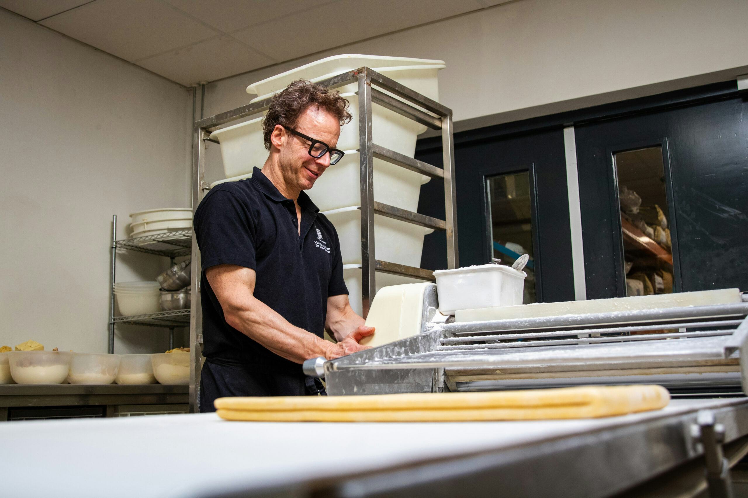 Bakker Barry van der Steen: 'Heel dun uitrollen zorgt voor minimale korstwerking.’