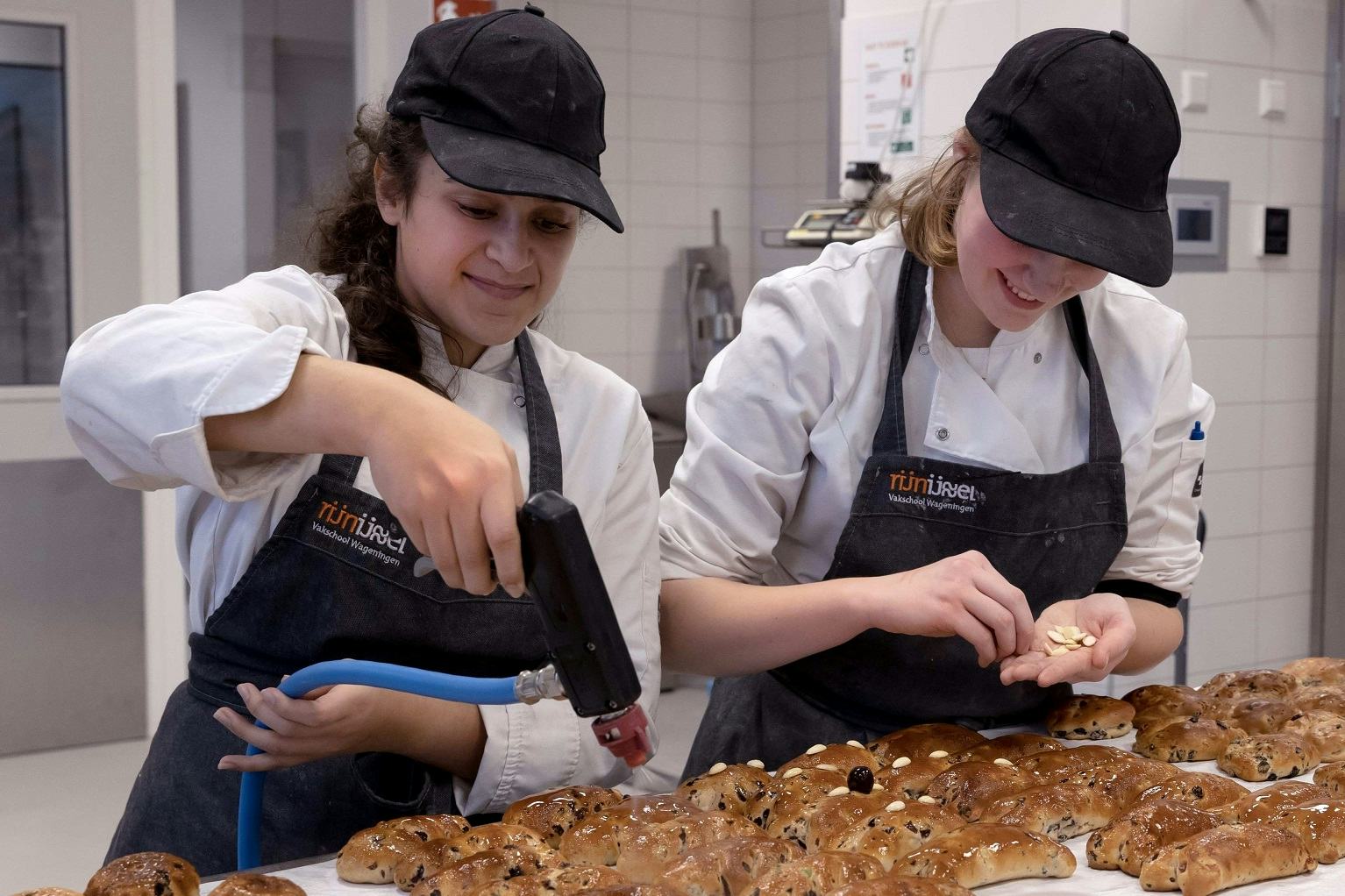 Personeelskorting in de vorm van producten is voor medewerkers een aantrekkelijk extraatje. Foto: archief Bakkerswereld