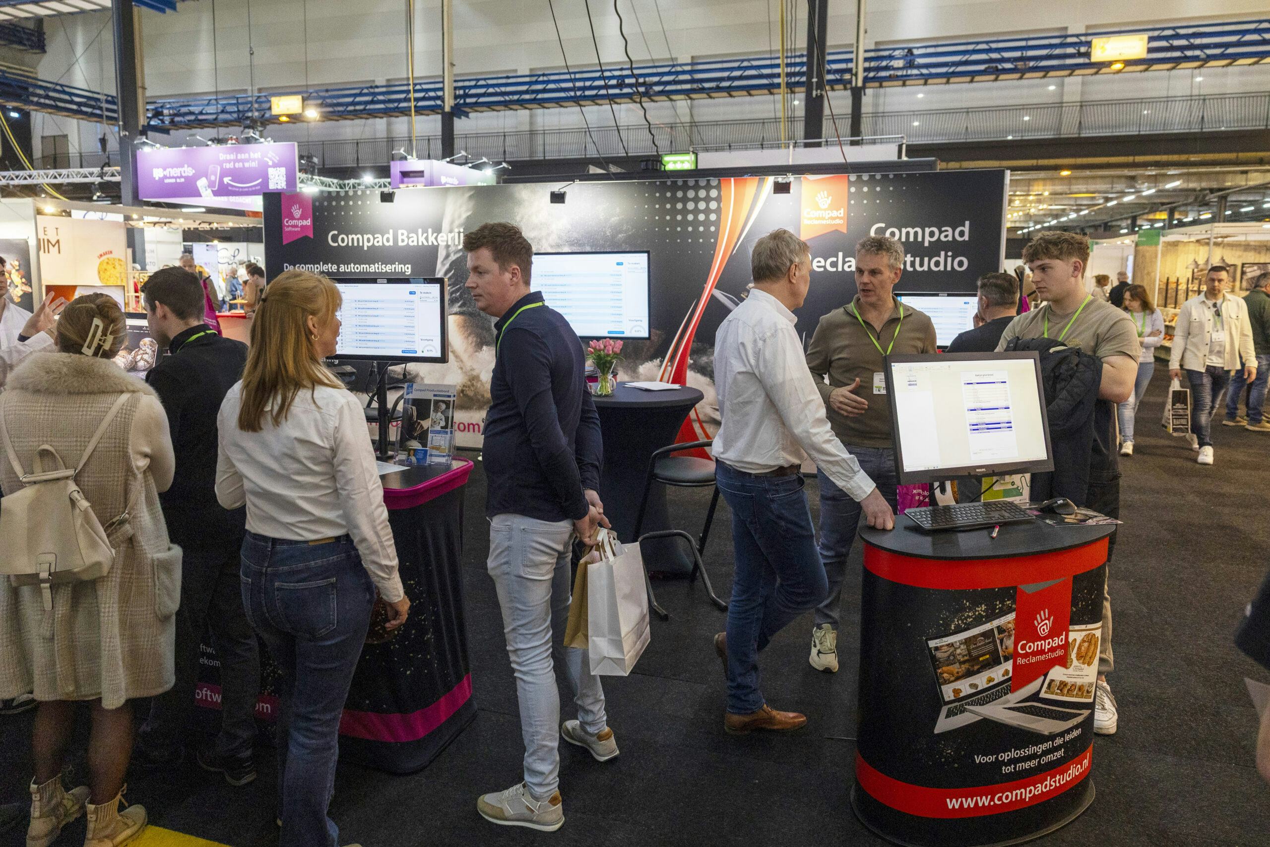Als oplossing voor kleinere bakkerijen heeft Compad Bakkerij onlangs een digitaal productiebord ontwikkeld.