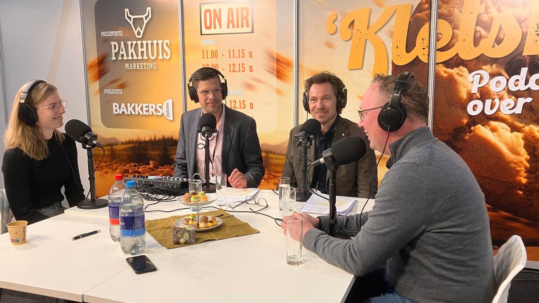 Linda van Zonsbeek (l) en Wietse Schiere (r) praten over eiwittransitie en de prachtrol die brood daarin kan spelen. Foto: Bakkerswereld