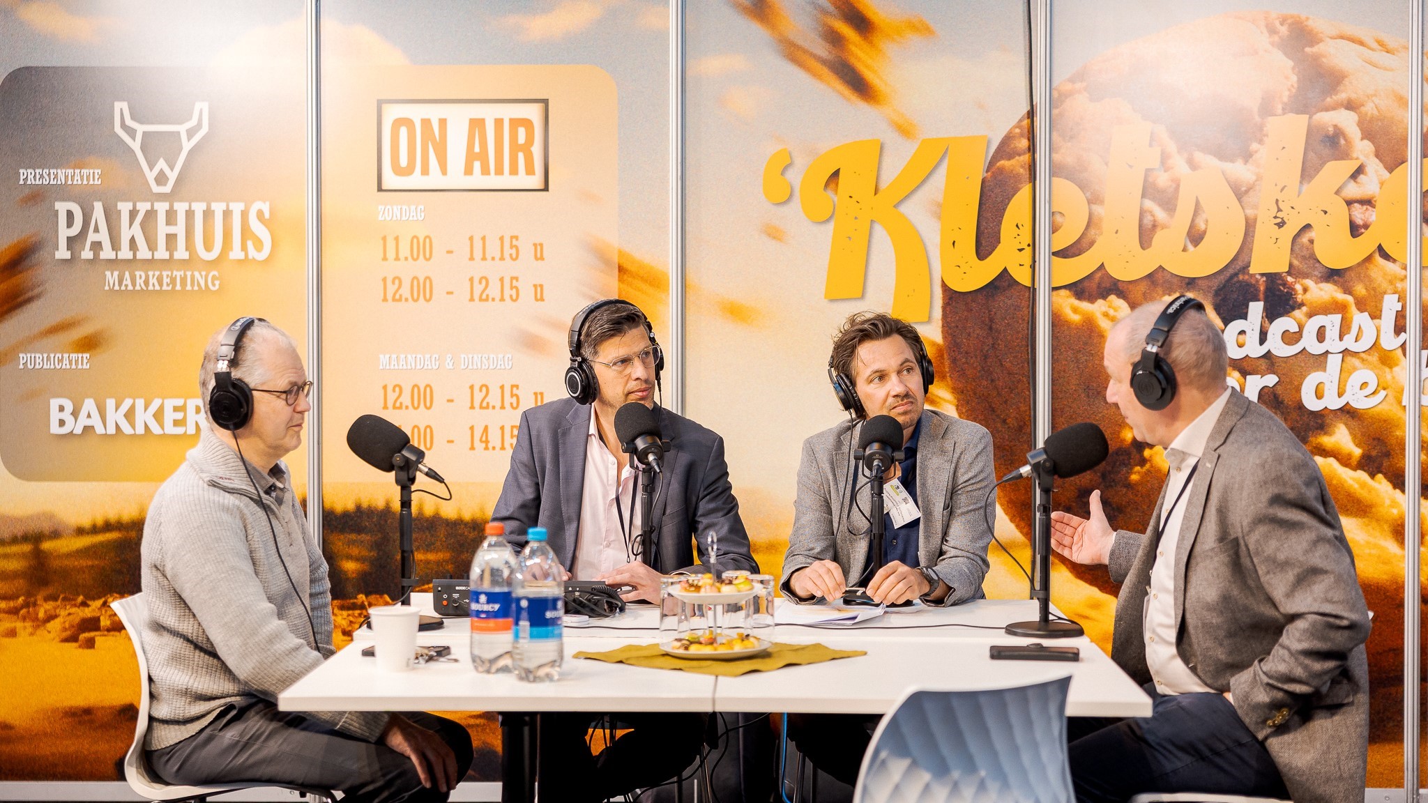 Peter Weegels (l) en Frank Janssen praten over de onderschatte waarde van brood als superfood. 