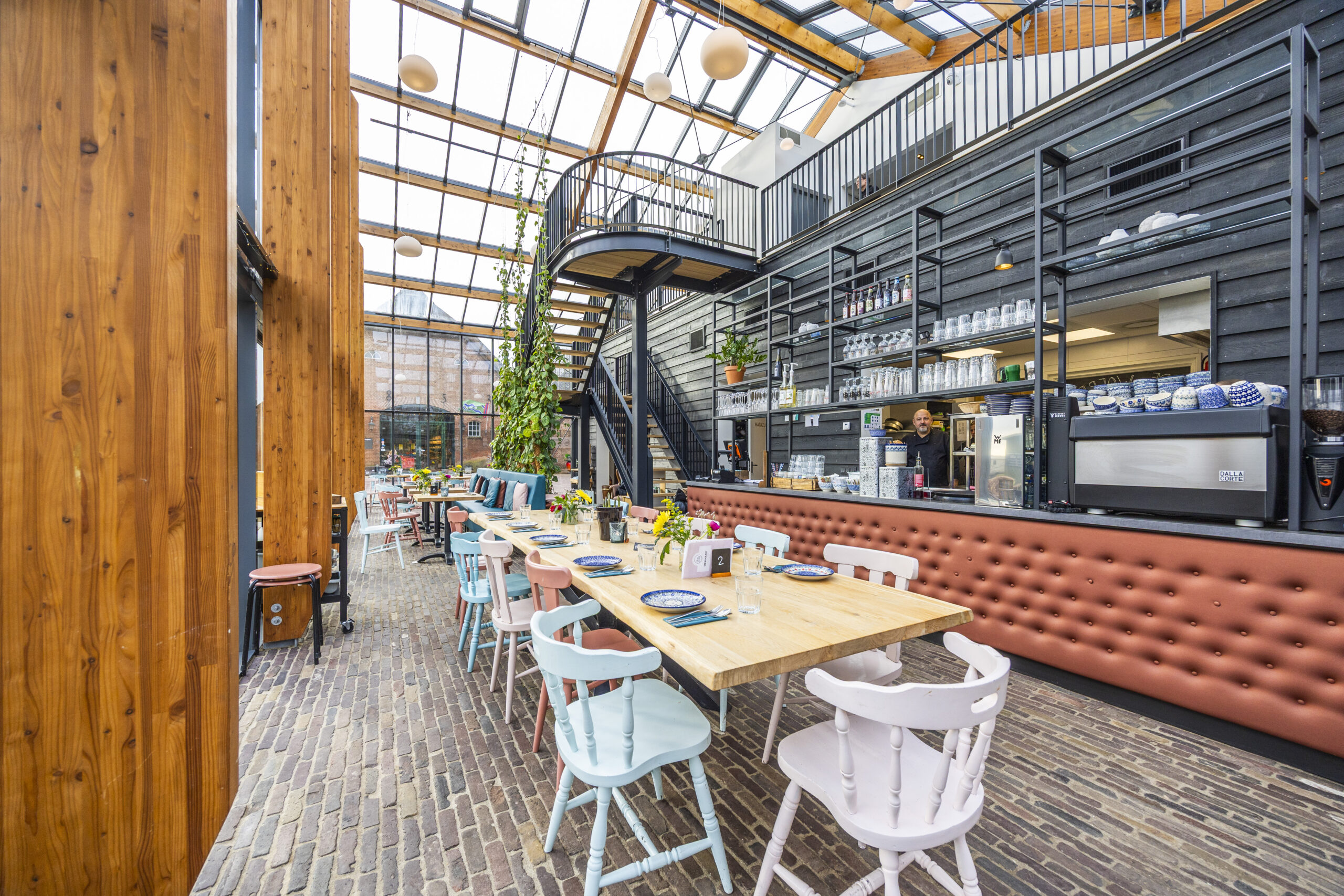 De fruitteler versterkt zijn bedrijf met horeca. Foto's: Studio 38c