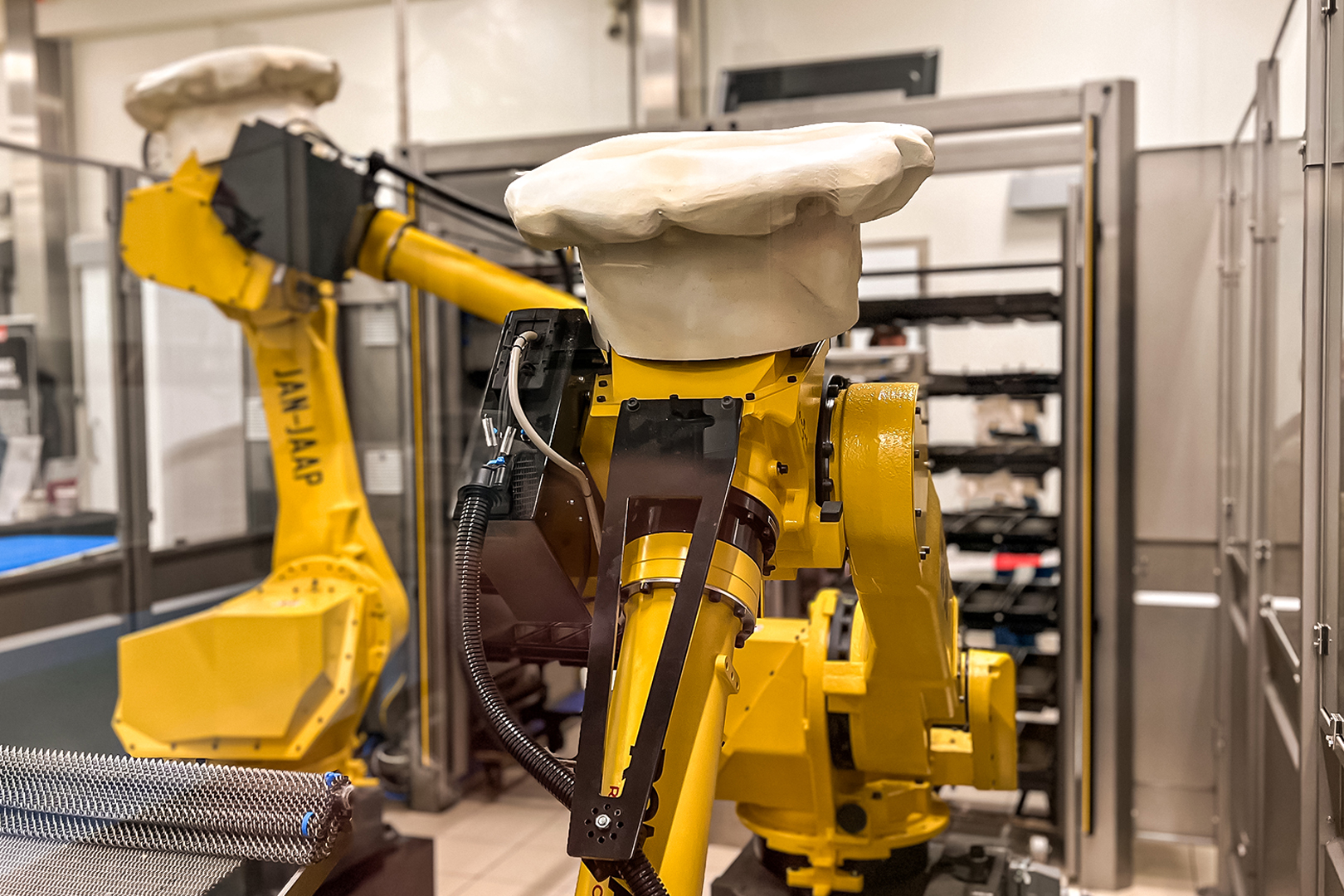 Vincent Nollen werkt met deze robots. Foto: Chantal Vervoort-Koelman