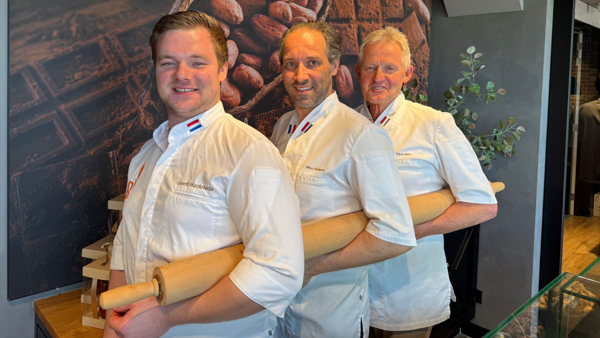 Het team is klaar voor de IBA Cup 2025: Gerrit Hulckriede, Mike Onasse en coach Hans Som. Foto: Michel Schröder