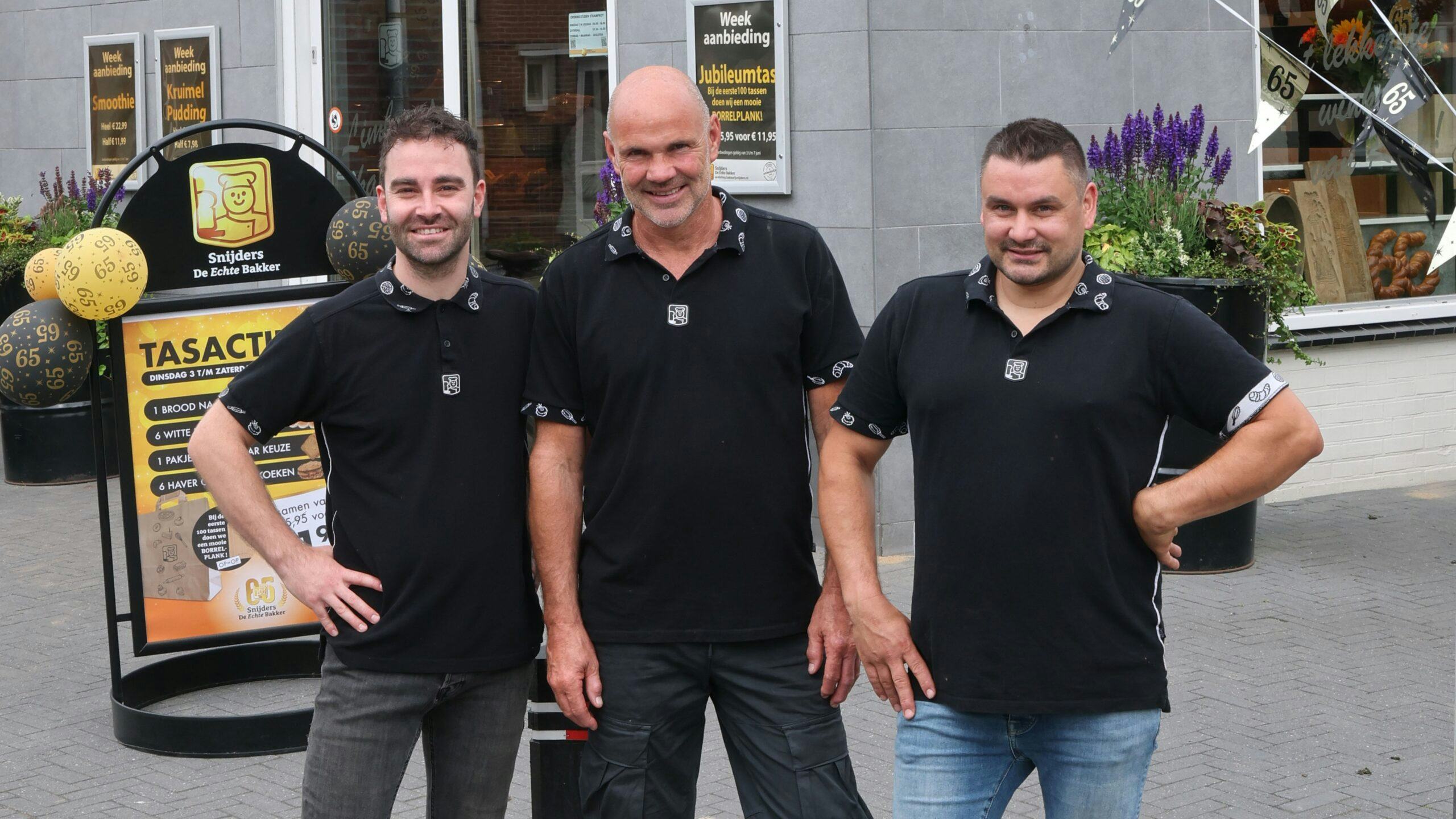 Casper Heuvelmans (links) runt EB Snijders samen met zijn oom Joost Heuvelmans (midden) en Mark Craemers. Foto's: Bert Jansen