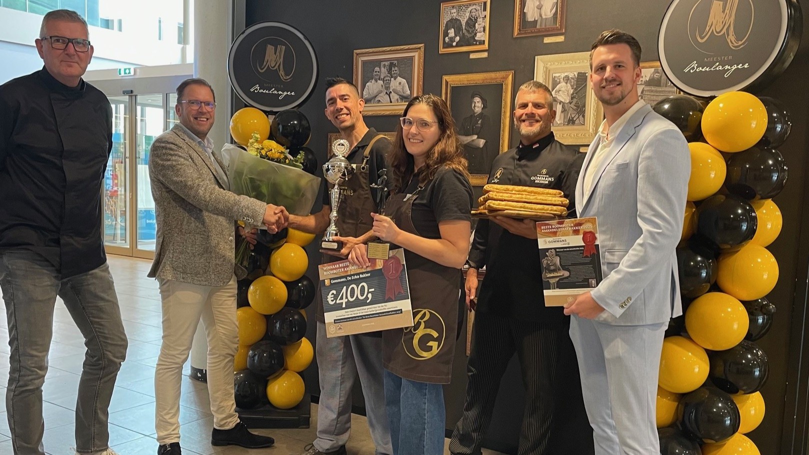 Dorus en Rianne van Boulangerie Gommans krijgen de prijs uit handen van EB-voorzitter Hans Keurhorst. Foto's: EB