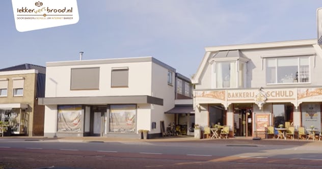 Jan Aart Schuld koppelt deze beide winkelpanden aan elkaar en opent in het bestaande deel de automatiekverkoop. Foto: Still